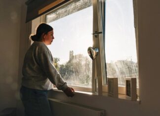 Подолання Агорафобії: Повернення Свободи від Страху Виходити з Дому