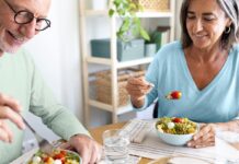 Оптимальний час вечері: чому вечеряти раніше може покращити ваше здоров’я