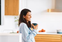 Навігація по Менопаузі: Як Дієта Впливає на Здоров’я Кишечника, Гормонів та Мозку