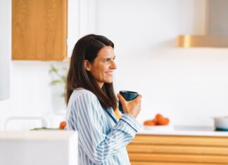 Навігація по Менопаузі: Як Дієта Впливає на Здоров’я Кишечника, Гормонів та Мозку