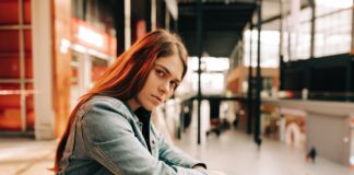 Смуток, а Не Просто Негативні Почуття, Найбільш Сильно Підштовхує до Залежності: Нові Дослідження Розкривають