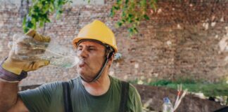 Розуміння Зневоднення: Симптоми, Причини та Профілактика