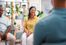 Mehr als nur oberflächlich: Die emotionalen Auswirkungen von Psoriasis bewältigen