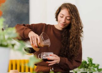 Як правильно пити ранкову каву, щоб максимально підняти настрій