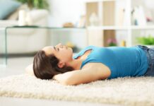 Auf dem Boden liegen: Eine Stimmung oder eine echte Therapie?