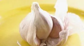 Soulagement naturel des infections à levures : herbes, régime et ail